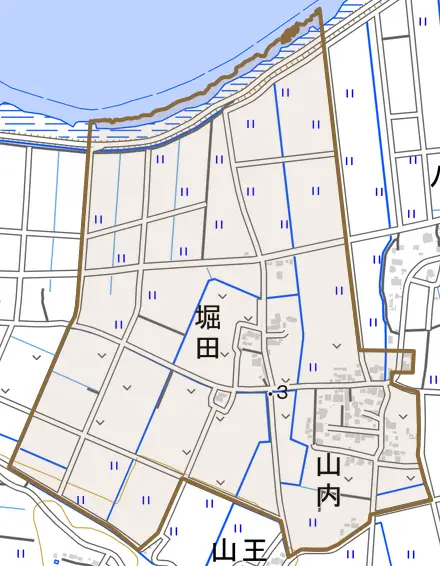 大字山内とその周辺の地図。町の範囲を重ねている