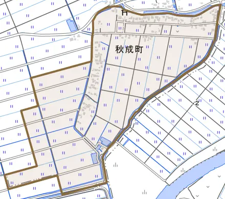 秋成町とその周辺の地図。町の範囲を重ねている