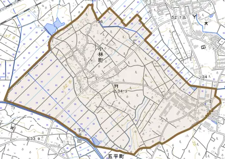 小林町とその周辺の地図。町の範囲を重ねている