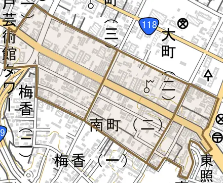 南町とその周辺の地図。町の範囲を重ねている