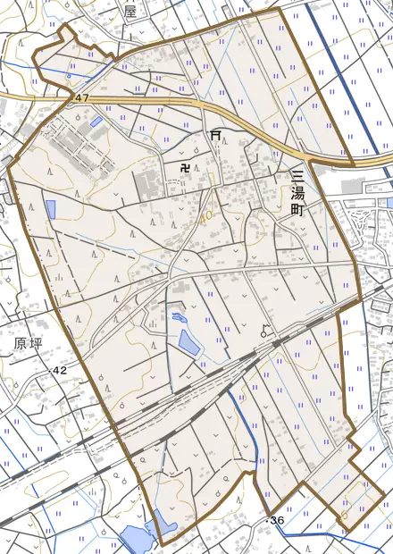 三湯町とその周辺の地図。町の範囲を重ねている