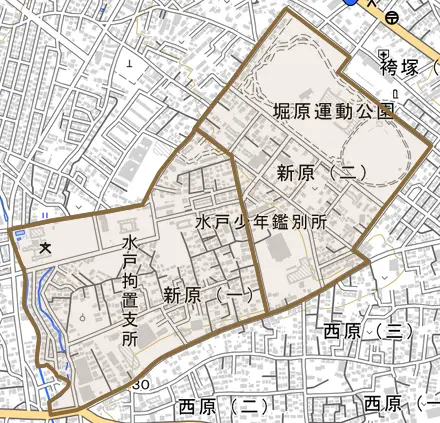 新原とその周辺の地図。町の範囲を重ねている