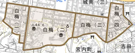 白梅とその周辺の地図。町の範囲を重ねている