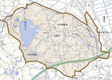 田野町とその周辺の地図。町の範囲を重ねている