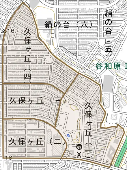 久保ケ丘とその周辺の地図。町の範囲を重ねている