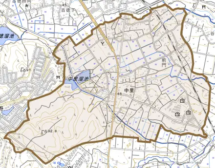 中里とその周辺の地図。町の範囲を重ねている