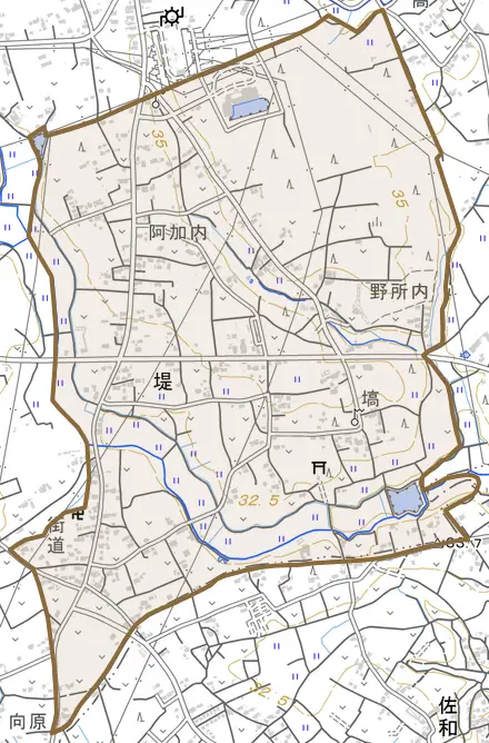 堤とその周辺の地図。町の範囲を重ねている