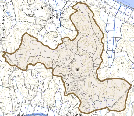 岡とその周辺の地図。町の範囲を重ねている