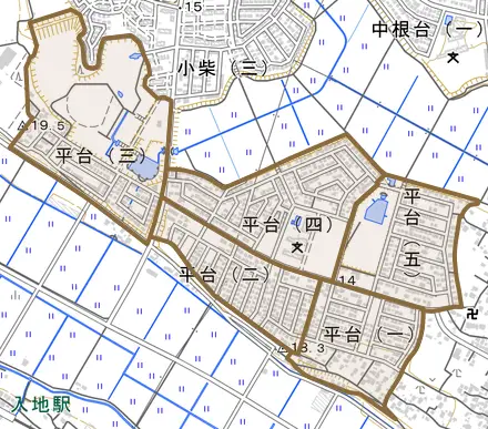平台とその周辺の地図。町の範囲を重ねている