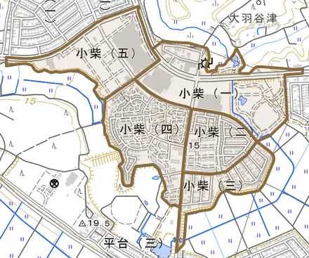 小柴とその周辺の地図。町の範囲を重ねている