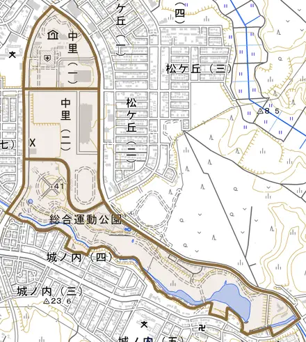 中里とその周辺の地図。町の範囲を重ねている