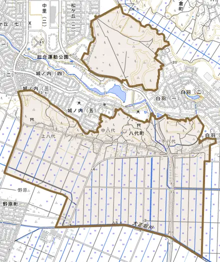八代町とその周辺の地図。町の範囲を重ねている