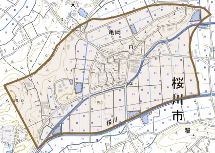 亀岡とその周辺の地図。町の範囲を重ねている