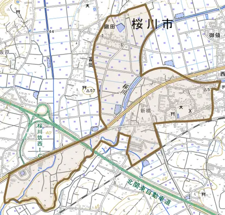 鍬田とその周辺の地図。町の範囲を重ねている
