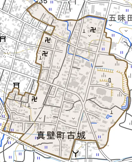 真壁町古城とその周辺の地図。町の範囲を重ねている