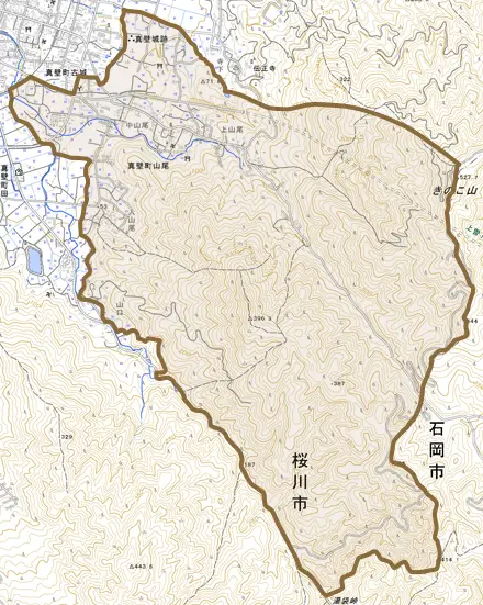 真壁町山尾とその周辺の地図。町の範囲を重ねている