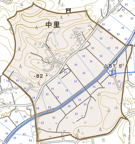 中里とその周辺の地図。町の範囲を重ねている