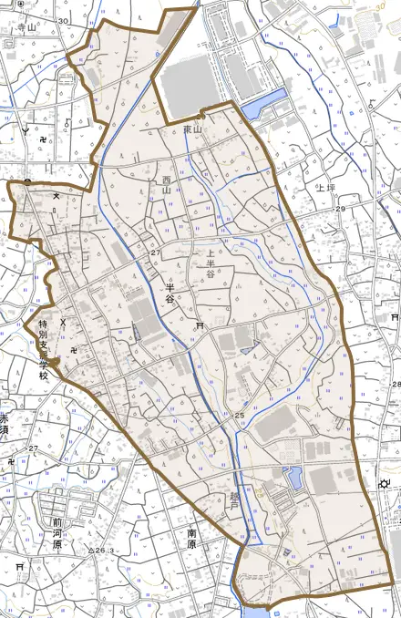 半谷とその周辺の地図。町の範囲を重ねている