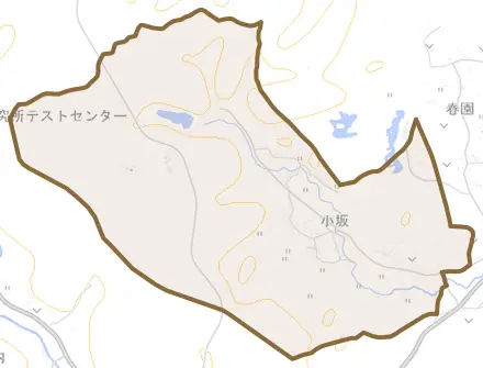 大字小坂とその周辺の地図。町の範囲を重ねている