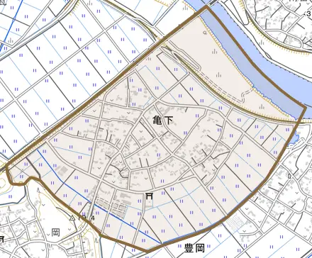 大字亀下とその周辺の地図。町の範囲を重ねている