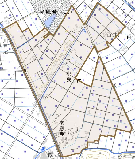 小泉とその周辺の地図。町の範囲を重ねている