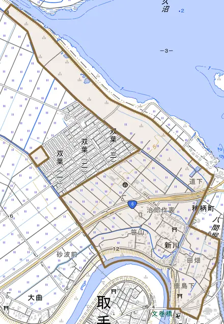 新川とその周辺の地図。町の範囲を重ねている