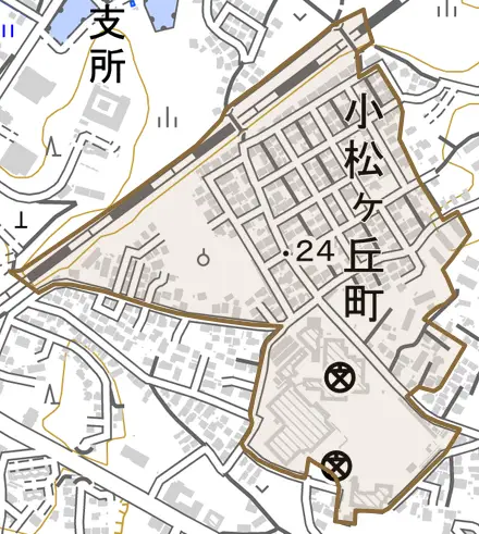 小松ケ丘町とその周辺の地図。町の範囲を重ねている