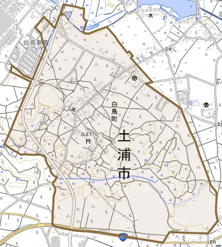 白鳥町とその周辺の地図。町の範囲を重ねている