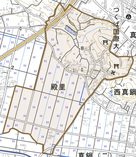 殿里とその周辺の地図。町の範囲を重ねている