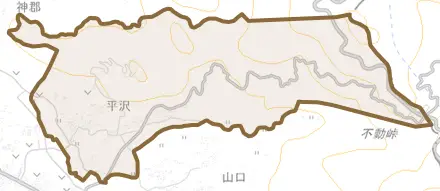 平沢とその周辺の地図。町の範囲を重ねている