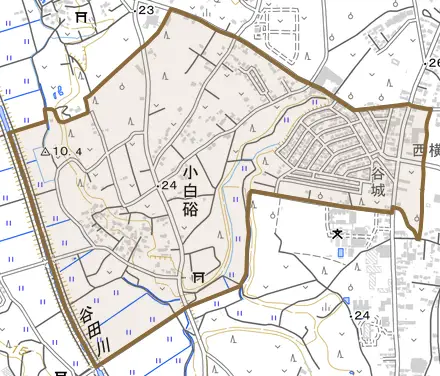 小白硲とその周辺の地図。町の範囲を重ねている