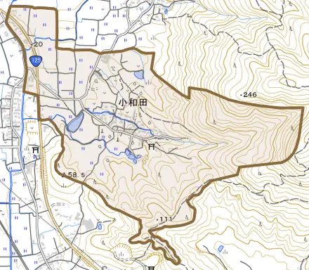 小和田とその周辺の地図。町の範囲を重ねている