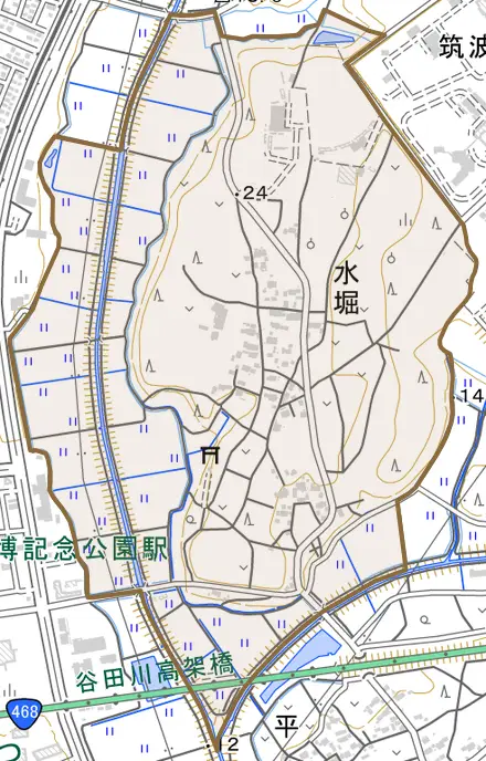 水堀とその周辺の地図。町の範囲を重ねている