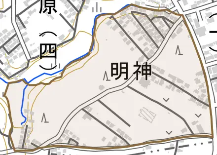 明神とその周辺の地図。町の範囲を重ねている