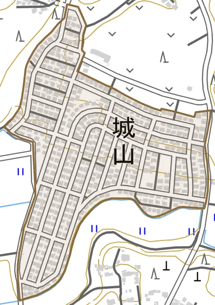城山とその周辺の地図。町の範囲を重ねている