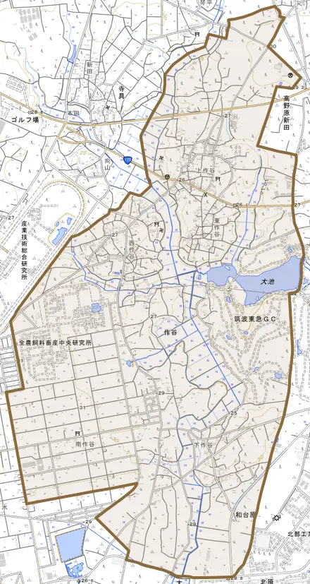 作谷とその周辺の地図。町の範囲を重ねている