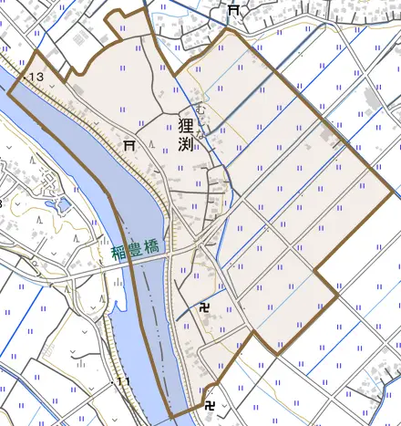狸渕とその周辺の地図。町の範囲を重ねている