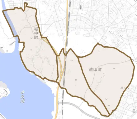 遠山町とその周辺の地図。町の範囲を重ねている