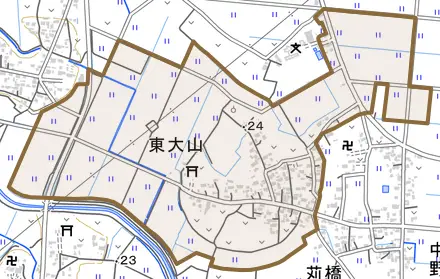 大字東大山とその周辺の地図。町の範囲を重ねている