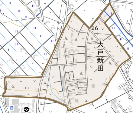 大字大戸新田とその周辺の地図。町の範囲を重ねている