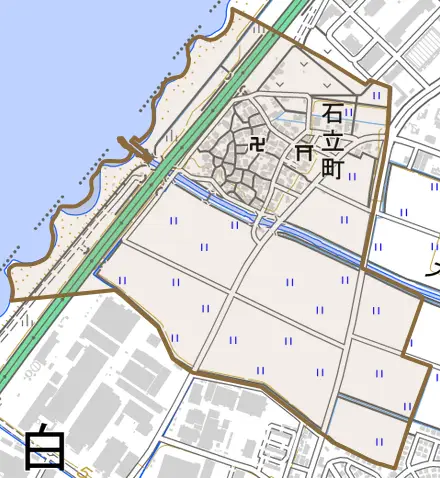 石立町とその周辺の地図。町の範囲を重ねている