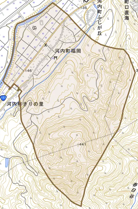 河内町福岡とその周辺の地図。町の範囲を重ねている