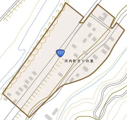 河内町きりの里とその周辺の地図。町の範囲を重ねている