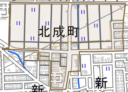 北成町とその周辺の地図。町の範囲を重ねている