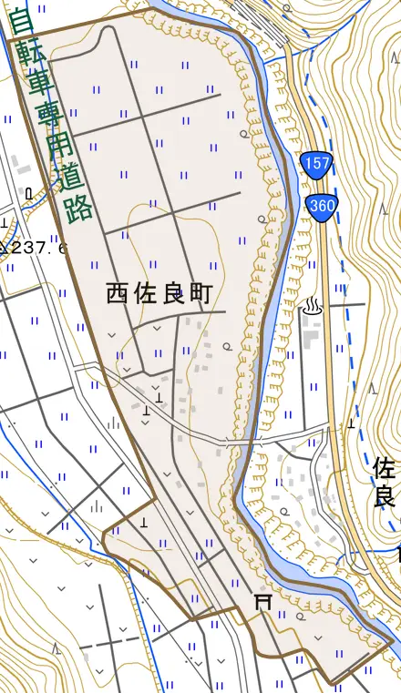 西佐良町とその周辺の地図。町の範囲を重ねている