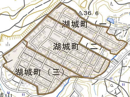 湖城町とその周辺の地図。町の範囲を重ねている