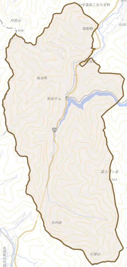 山中温泉風谷町とその周辺の地図。町の範囲を重ねている