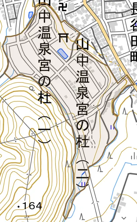 山中温泉宮の杜とその周辺の地図。町の範囲を重ねている