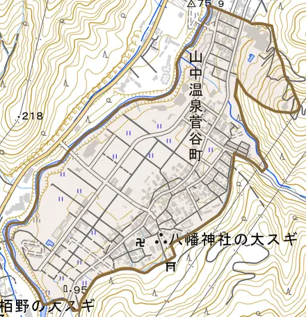 山中温泉菅谷町とその周辺の地図。町の範囲を重ねている