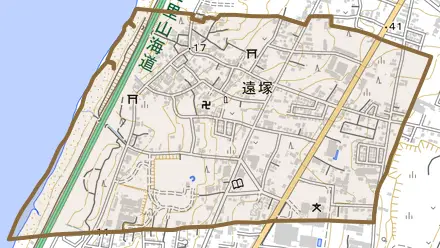 遠塚とその周辺の地図。町の範囲を重ねている